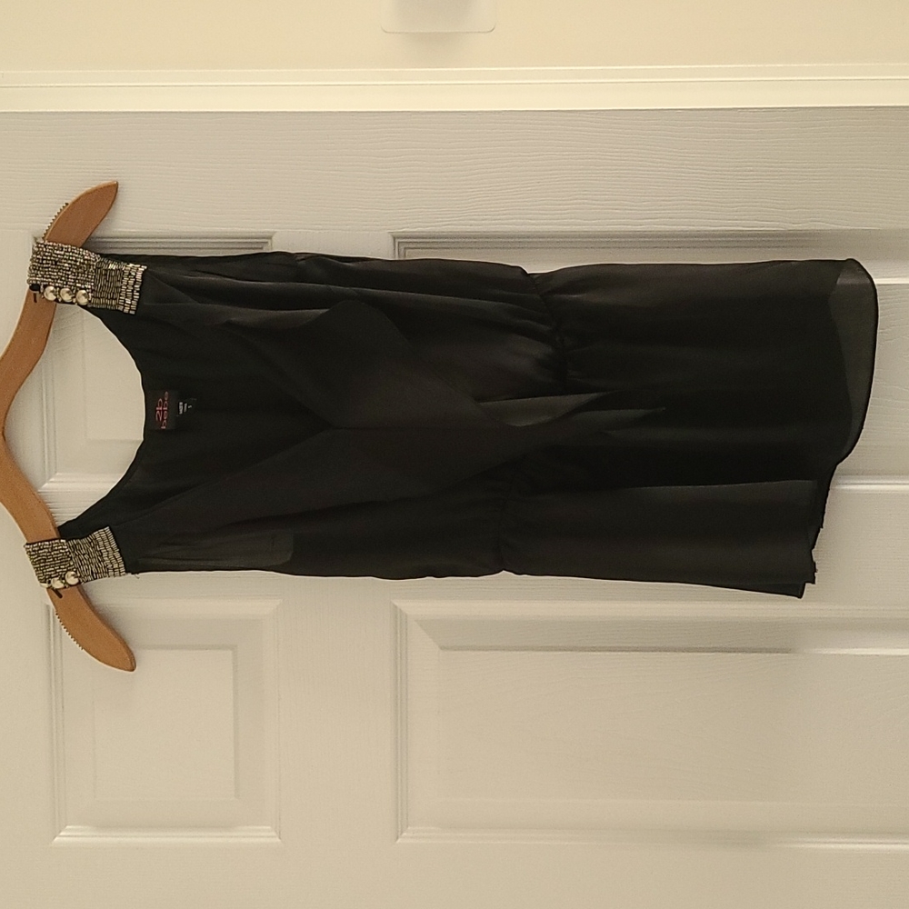 Shirt with elastic waist.  A bead is missing. I may have it.